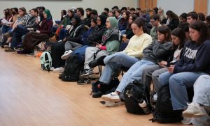 Students in attendance of a USG Senate meeting
